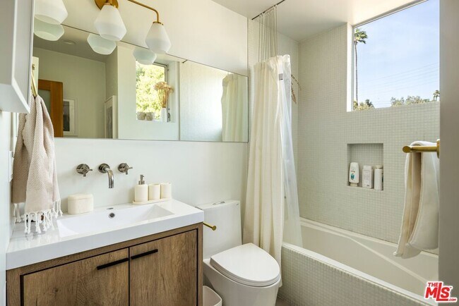 Building Photo - 844 California Ave