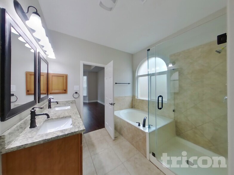 Building Photo - 213 Ridge Bluff