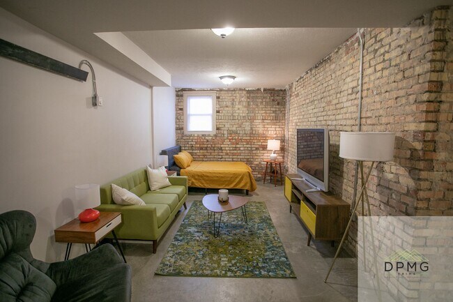 Building Photo - 108 S Hosmer St