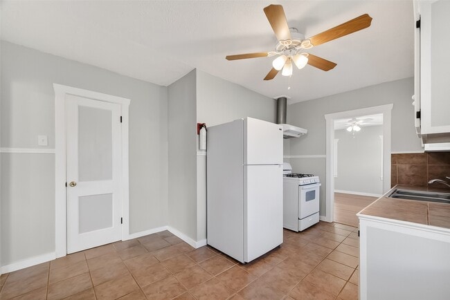 Building Photo - 2316 Freeman St