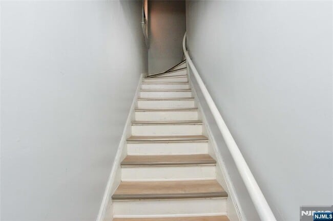 Building Photo - 124 Tuers Ave