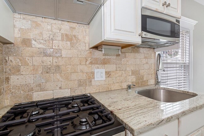 Building Photo - 600 Shirley St