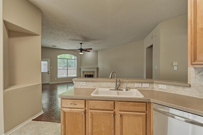 Building Photo - 27 E Russet Grove Cir