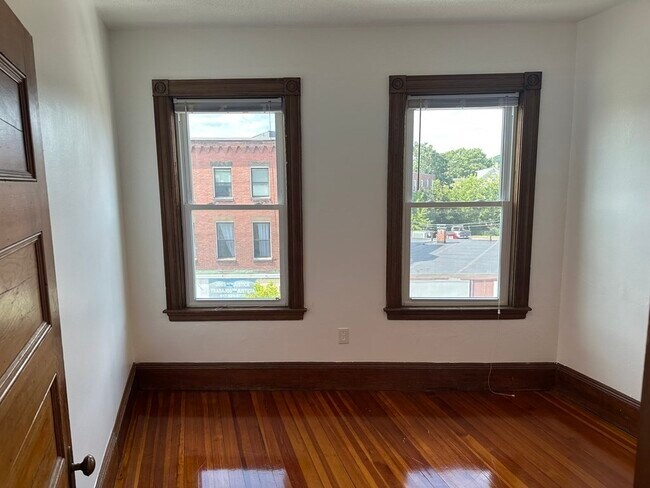 Building Photo - 364 Centre St