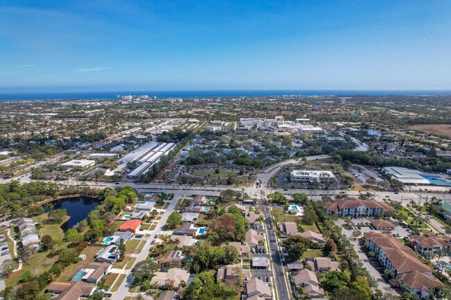 Building Photo - 302 Summerwinds Ln