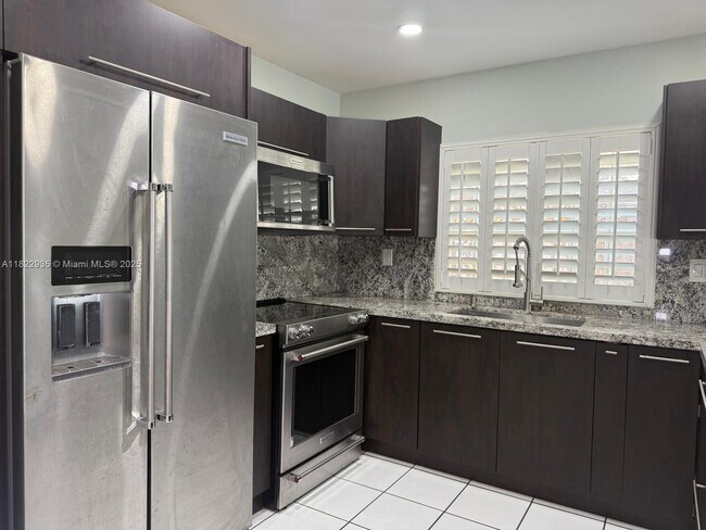 Building Photo - 3461 SW 154th Ct