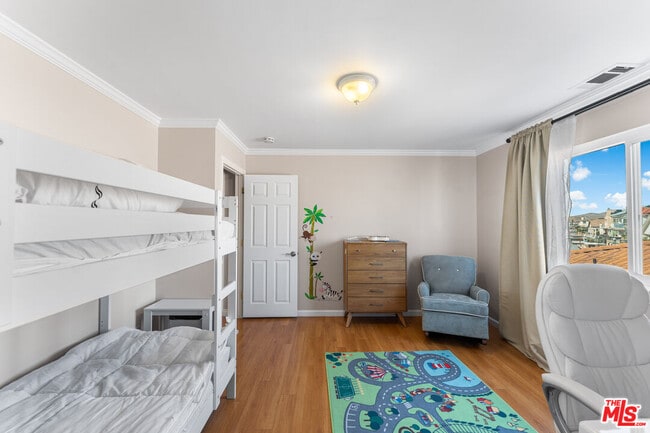 Building Photo - 18032 Mariner Dr