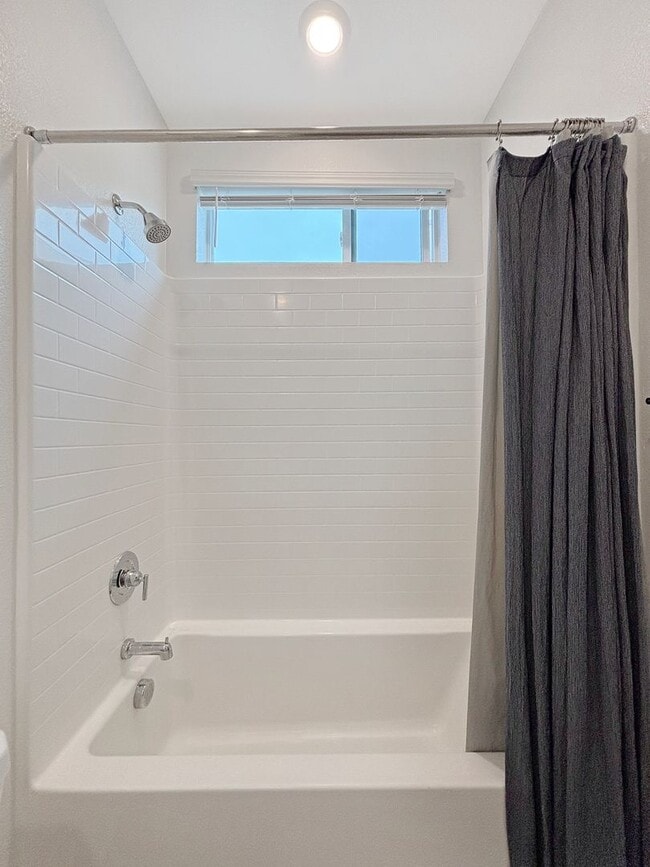 Building Photo - Spacious 3-Bedroom, 3-Bathroom Townhome in...
