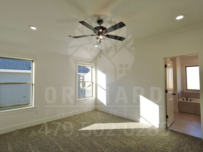 Building Photo - Siloam Springs- Single-Family Home- Beauti...