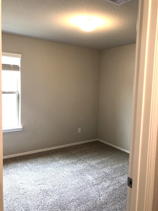 Building Photo - 21422 Chester Cliff Ln