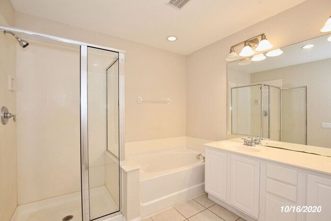 Building Photo - Beautiful 3/3.5 Townhome with a Spacious 2 Car Garage in the Gate Guarded Community of Spring Isl...