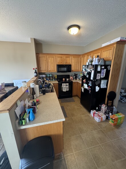 Kitchen - 2156 Willow Trail