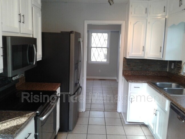 Building Photo - 1001 Christopher Dr