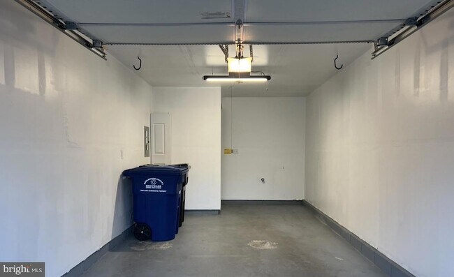 Building Photo - 1830 Nathan Dr