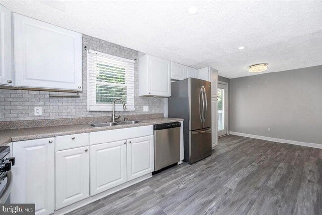 Building Photo - 12284 Bandera Ln