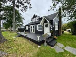 Building Photo - Black Raven Cottage in Historic Seaview ~ ...