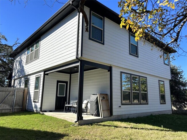 Building Photo - 700 Hays Hill Dr