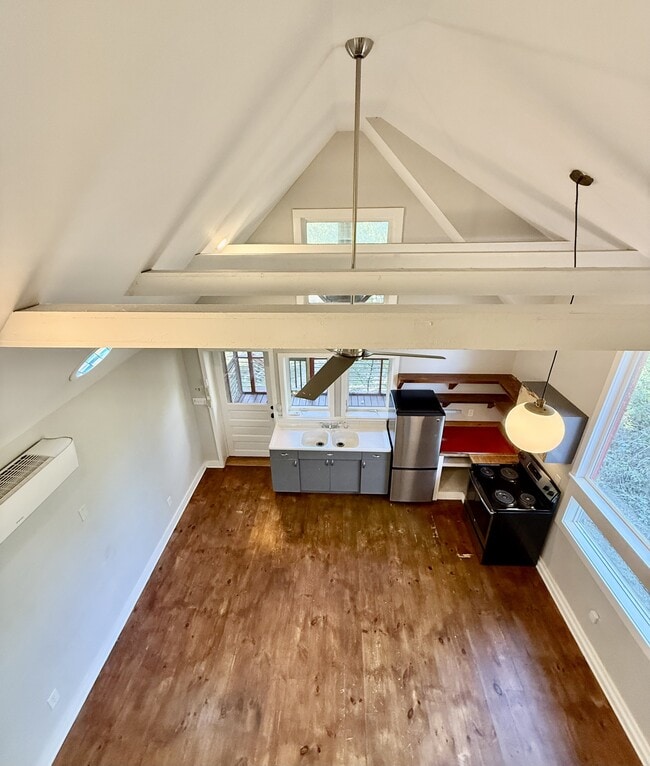 Building Photo - 574 Primitive St