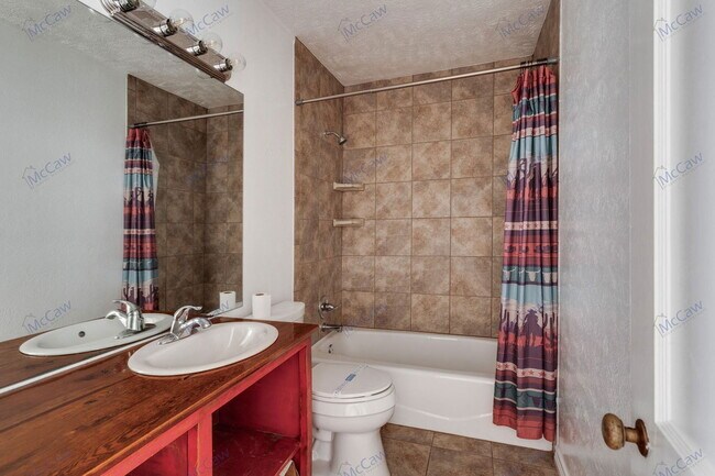 Building Photo - 2938 Hunter St