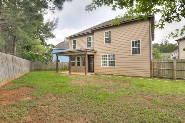Building Photo - Updated 4 Bedroom 2.5 Bath