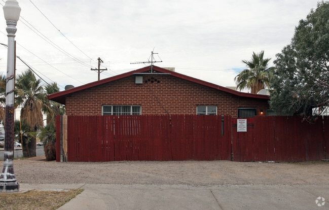 Building Photo - Euclid Apartments