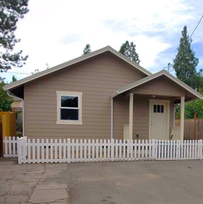 Building Photo - 261 Sixth St