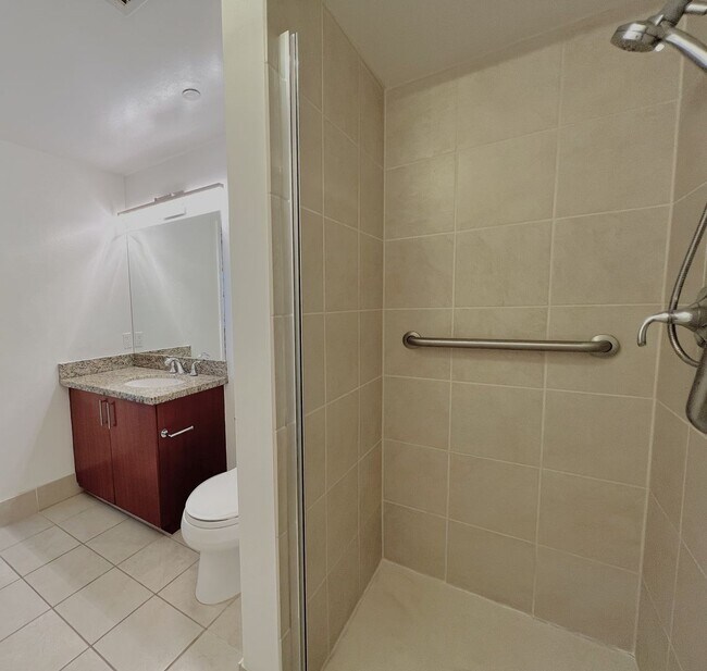 Building Photo - 909 Kapiolani Blvd