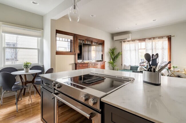 Building Photo - 3046 NE Glisan St