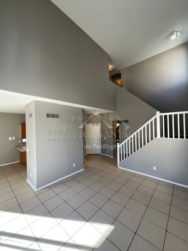 Building Photo - 11381 W Yuma St