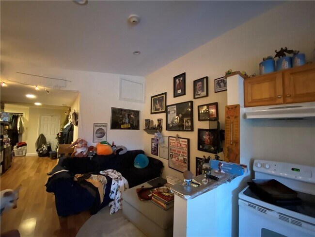 Building Photo - 16 Clearview Ave