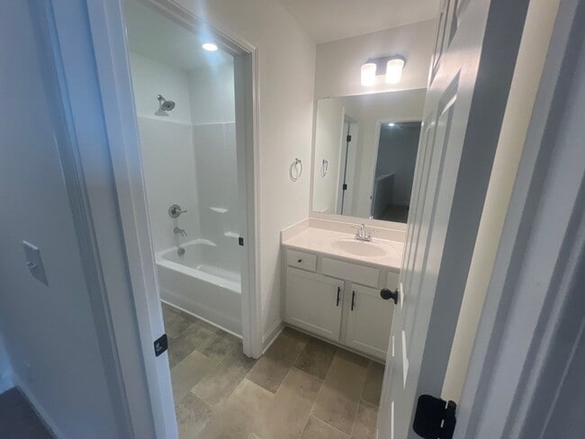 Building Photo - 312 Traywick Pl