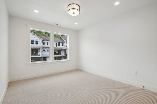 Building Photo - 474 Ascent Dr