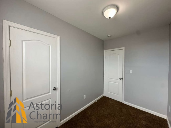 Building Photo - 4 Bedroom Home with Fenced Yard and Eat In Kitchen on Linnard Street