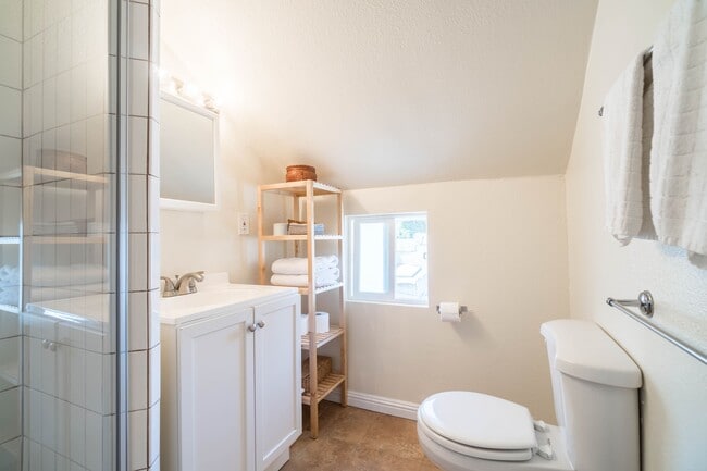 Building Photo - 1809 W 37th Pl