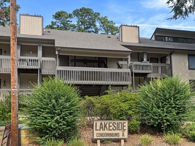 Building Photo - 3007 Huntleigh Dr