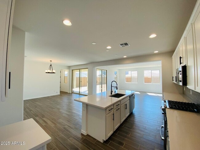 Building Photo - 9025 W Denton Ln