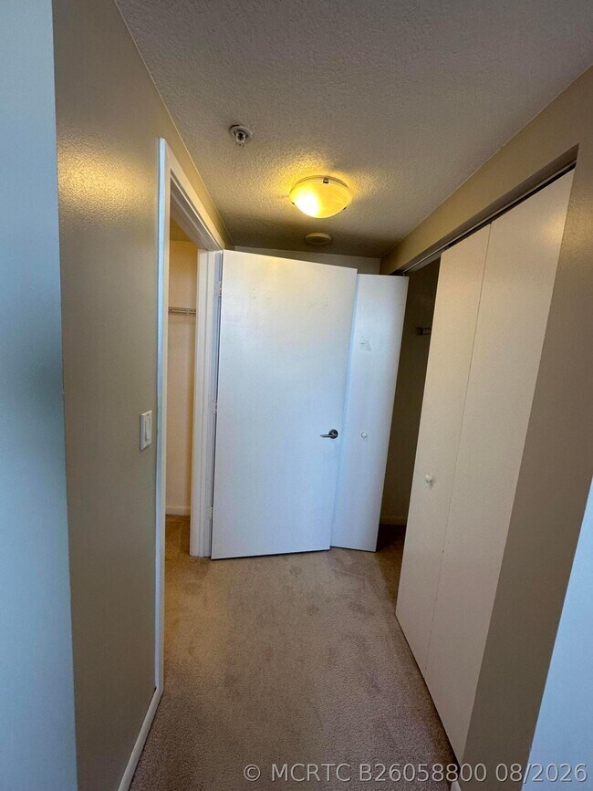 Building Photo - 1551 N Flagler Dr