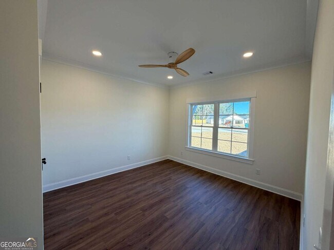 Building Photo - 115 Longpoint Dr