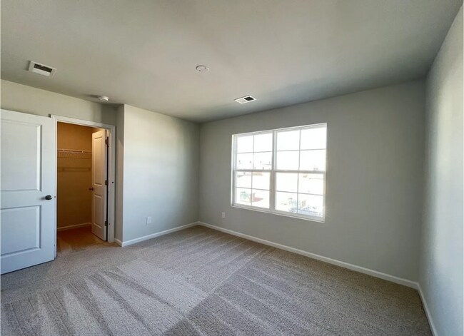 Building Photo - Modern Greenville Living - Spacious Home Available Now!
