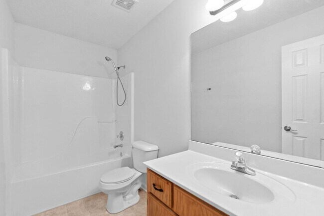 Building Photo - 941 Crabapple Ln