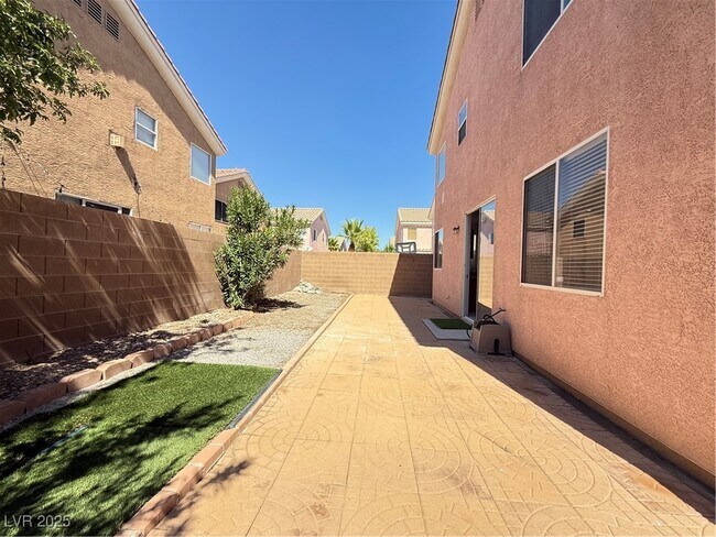Building Photo - 6839 Scarlet Flax St