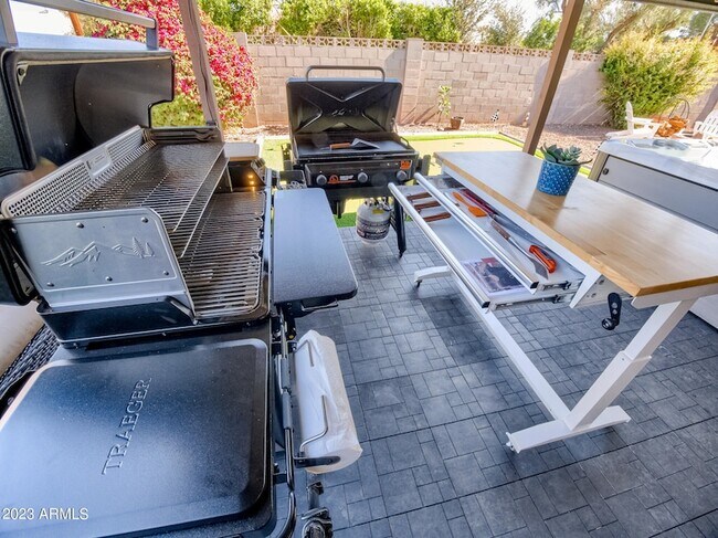 Building Photo - 2301 N 81st Pl