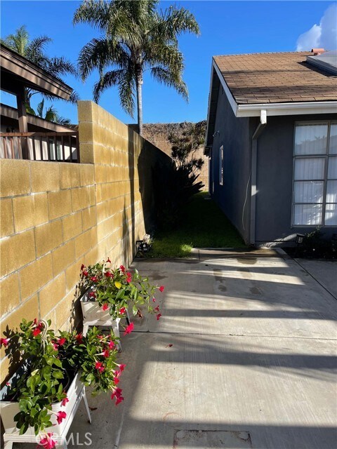 Building Photo - 26691 Calle Ultima