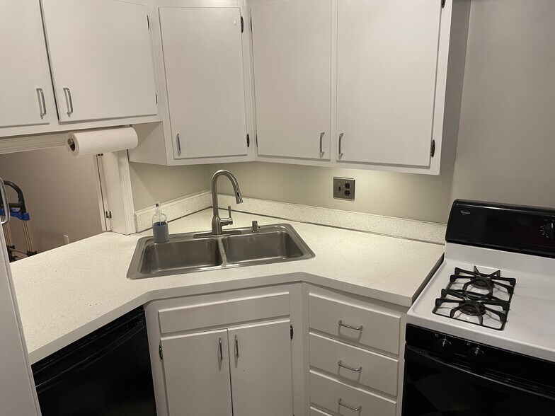 Kitchen - 509 N Hamilton St