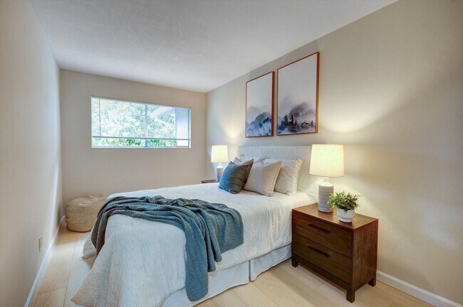 Building Photo - Sunnyvale Meadows Condo