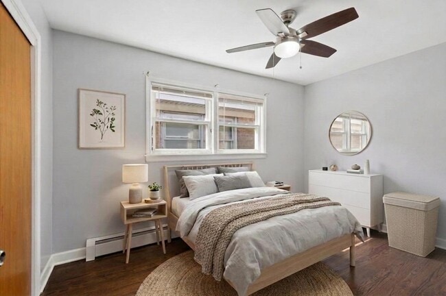 Building Photo - 4951 W Foster Ave