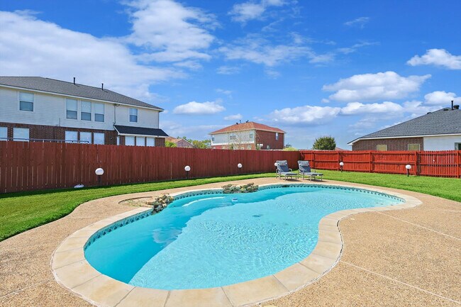 Building Photo - 521 E Robin Ct