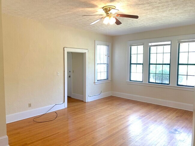 Building Photo - Felder 6 Unit