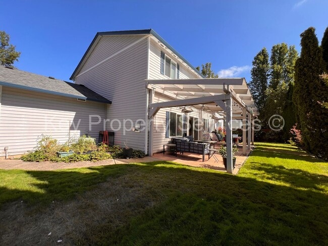 Building Photo - MOVE IN SPECIAL! HALF OFF! Spacious Felida...