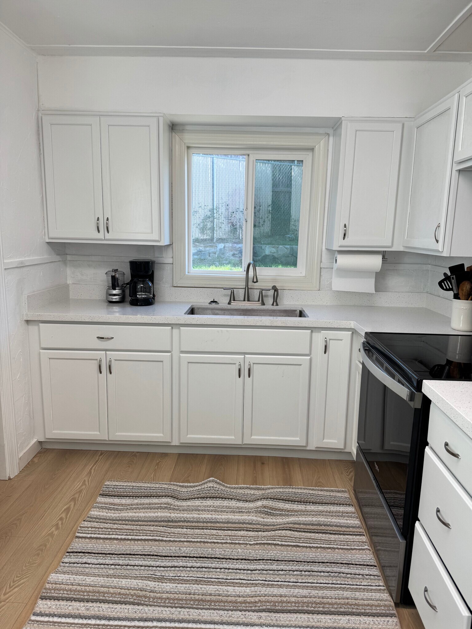 Building Photo - 820 Hope St